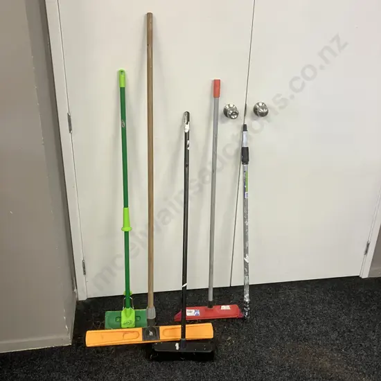 Brooms x 3, Sabco Mop, Twist-Lock Extension Pole