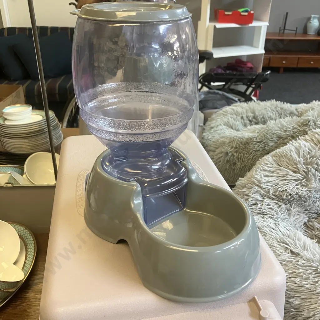 Cat Carry Cage, Padded Bed, Water Dish, Toys, Litter Tray Image 1++