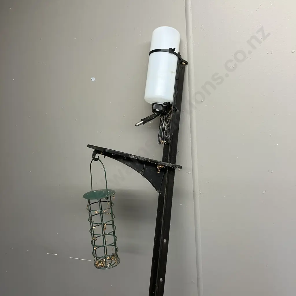 Tui Nectar Feeder With 2.4m Waratah Image 1++