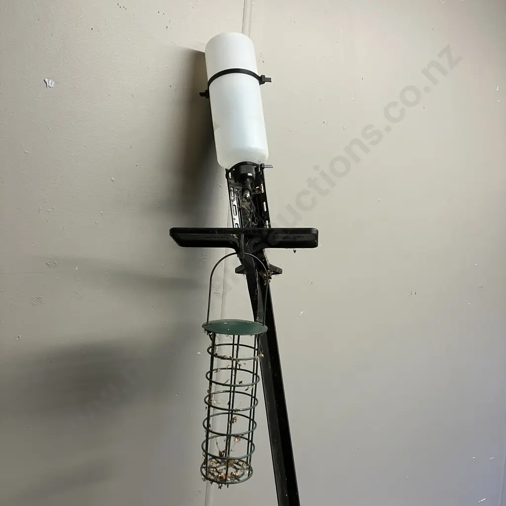 Tui Nectar Feeder With 2.4m Waratah Image 1++