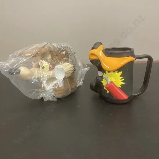 Vintage 1990's Looney Tunes Mugs - Exploding Daffy Duck & Wile E. Coyote