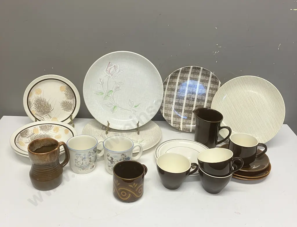 Box Lot Assorted Crown Lynn Items Image 1++