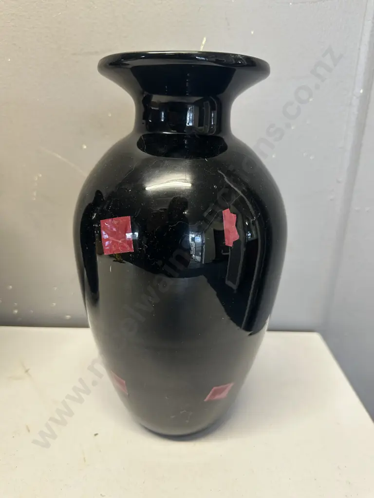 Black Vase With Red Square Detail H26cm Image 1++
