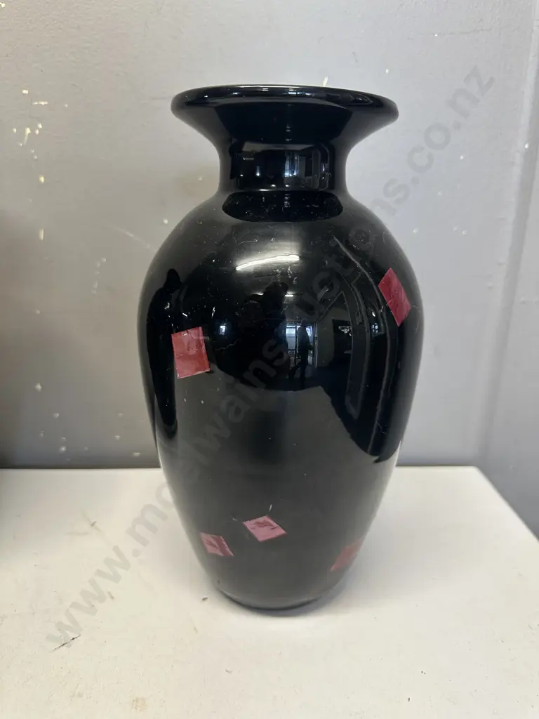 Black Vase With Red Square Detail H26cm Image 1++