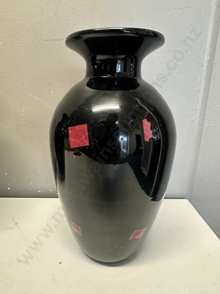 Black Vase With Red Square Detail H26cm Image 1++