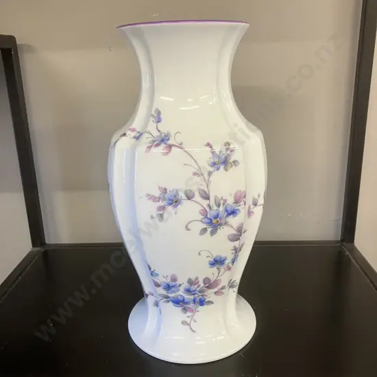 German Royal Porzellan Bavaria Porcelain Vase. H26.5cm