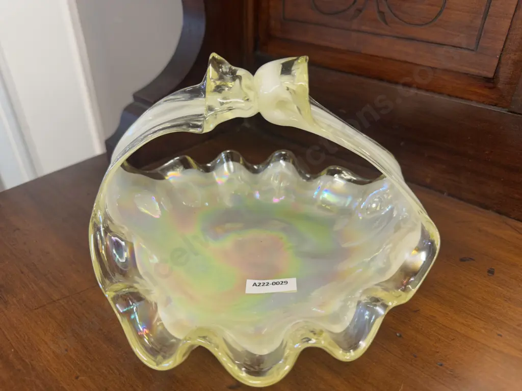 Murano Glass Style Basket. 14 x 20cm Image 1++
