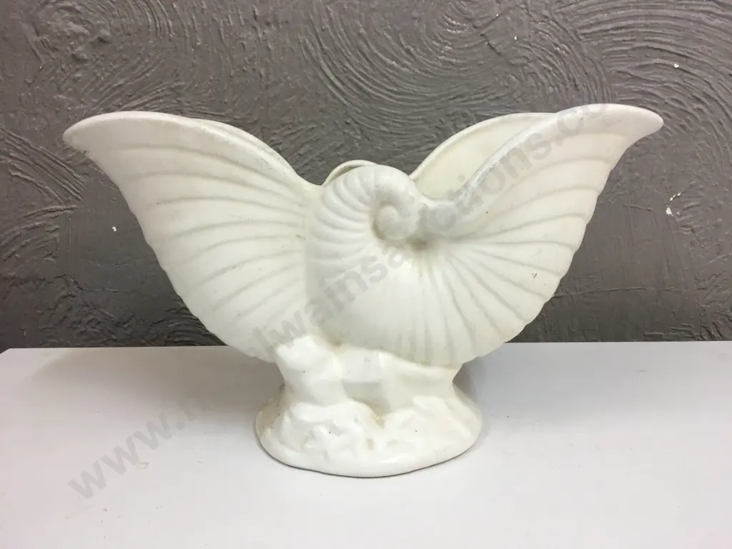 Vintage Crown Lynn Nautilus Vase #2057 Image 1++