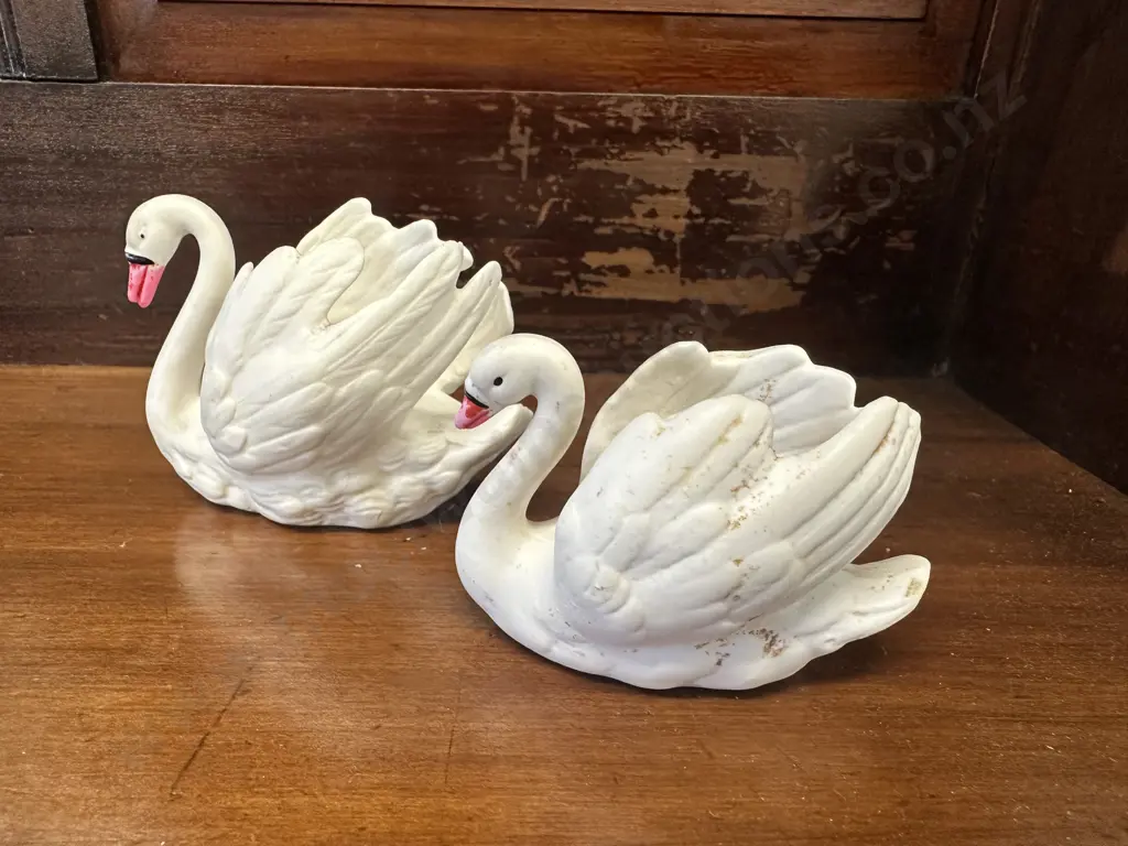 Vintage Geobel Hummel White Bisque Swan Figurines  Image 1++