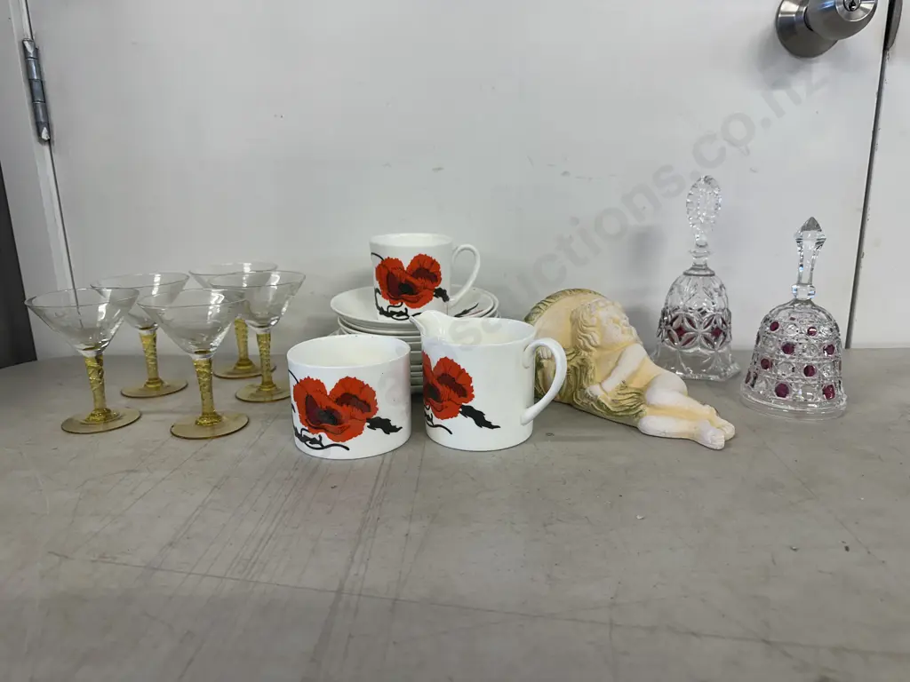 Section Of China & Glass Items Including Susie Cooper, Stemmed Wine Glasses, Wall Planter Etc Image 1++