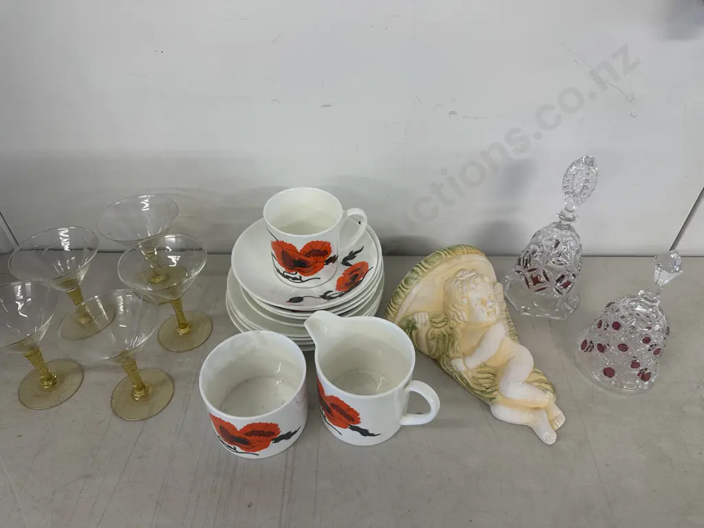 Section Of China & Glass Items Including Susie Cooper, Stemmed Wine Glasses, Wall Planter Etc Image 1++
