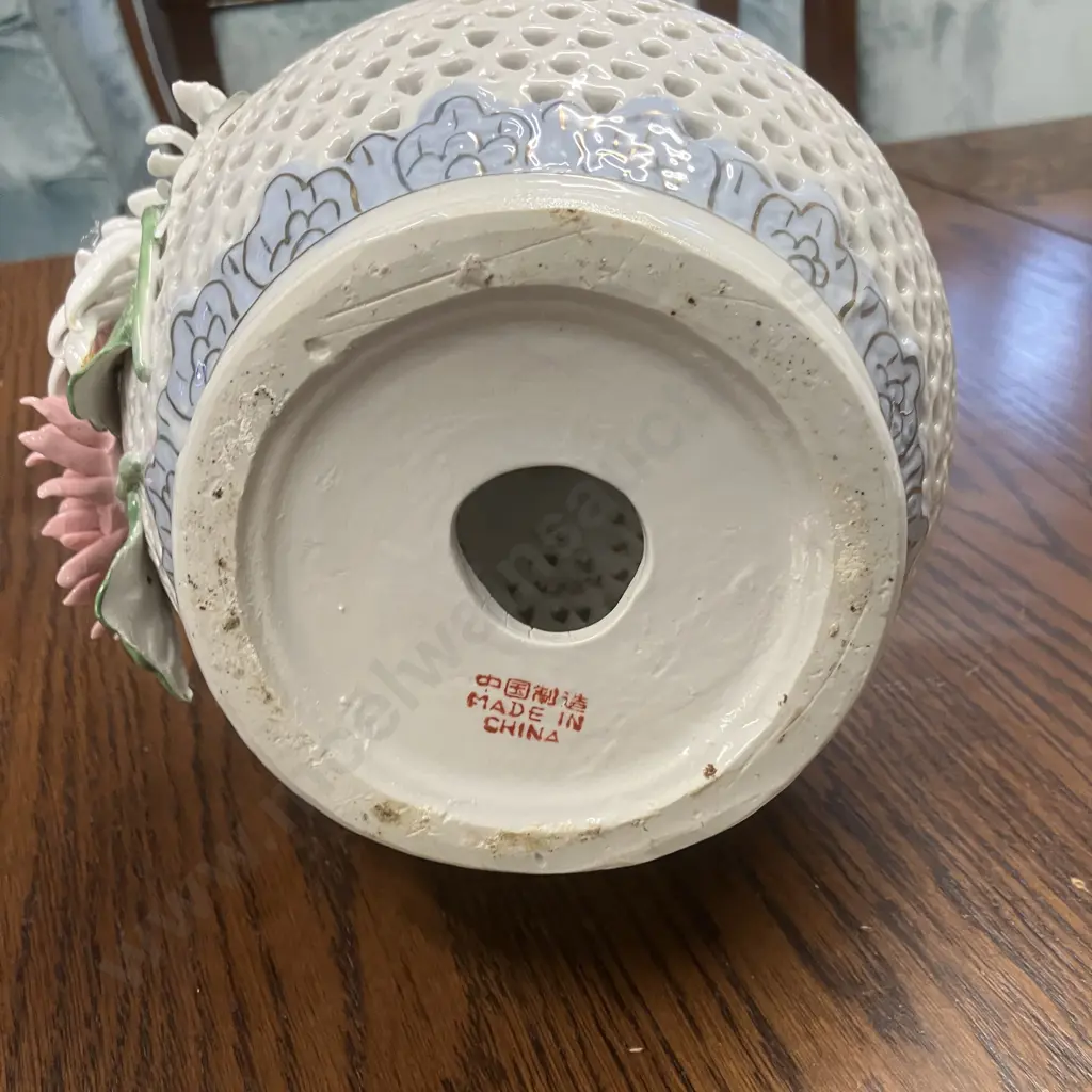 Large Reticulated Chrysanthemum Chinese Porcelain Vase With Gilded Handles. H33.5cm Image 1++