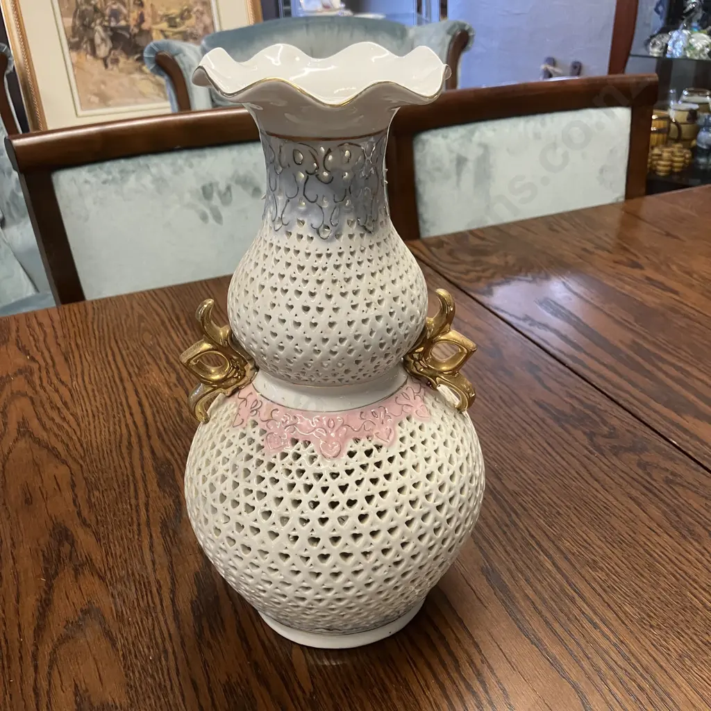 Large Reticulated Chrysanthemum Chinese Porcelain Vase With Gilded Handles. H33.5cm Image 1++