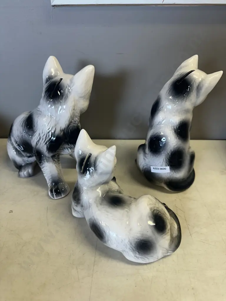 Set of Three Ceramic Cat Money Boxes Image 1++