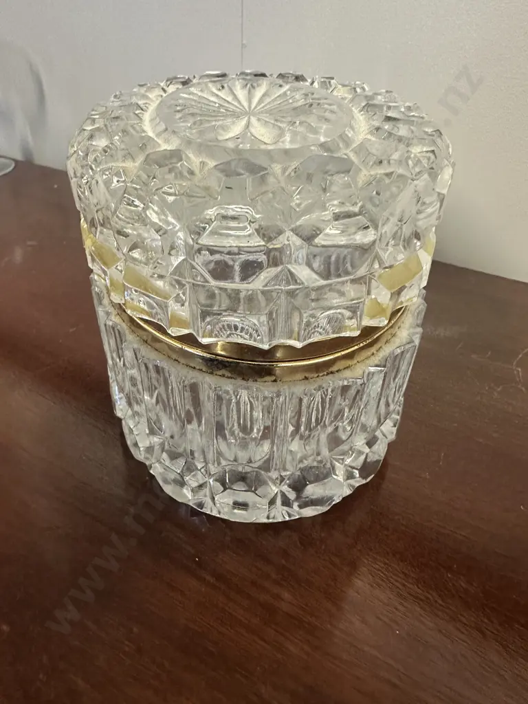 Vintage Heavy Hinged Oval Shaped Cut Glass Jewellery Box/Casket H11,W18cm. Image 1++