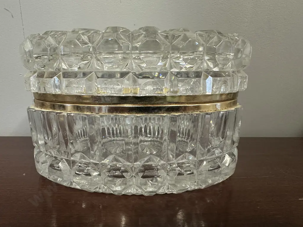 Vintage Heavy Hinged Oval Shaped Cut Glass Jewellery Box/Casket H11,W18cm. Image 1++