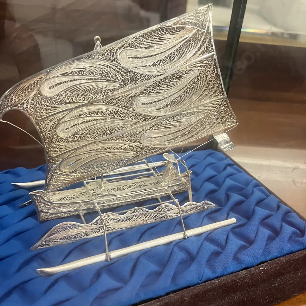 Silver Filigree Model Canoe With Sail & Outriggers In Display Case. H20 W24 D15cm Image 1++