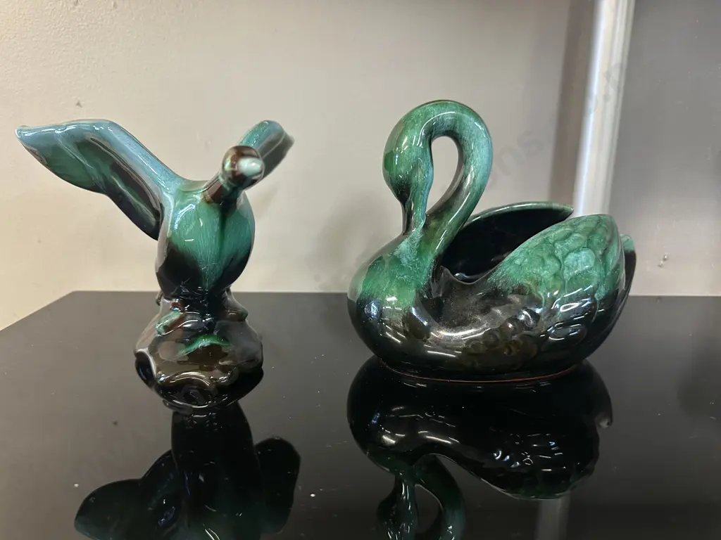 Vintage Blue Mountain Canadian Goose Figurine H14,W21cm & Swan Planter Bowl H16,W20cm. Image 1++