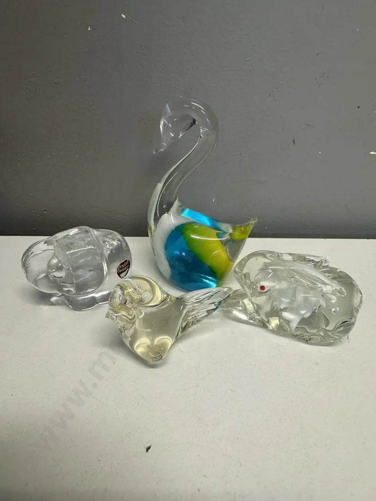 Art Glass Figurines Including Sweden Orrefors Elephant, Swan Etc Image 1++