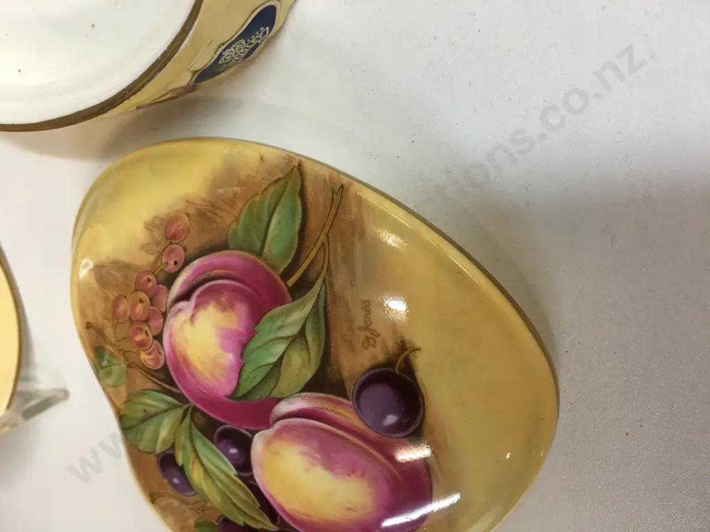 Aynsley D Jones Heart Shaped Trinket Dish & Round Small Dish Image 1++