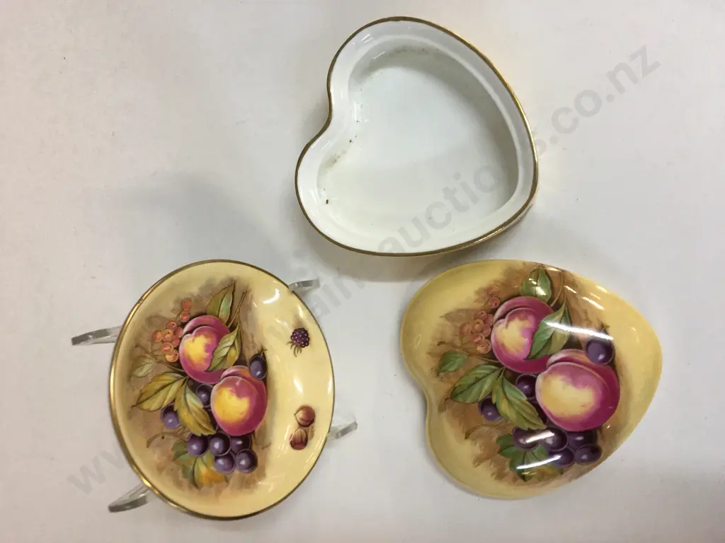 Aynsley D Jones Heart Shaped Trinket Dish & Round Small Dish Image 1++