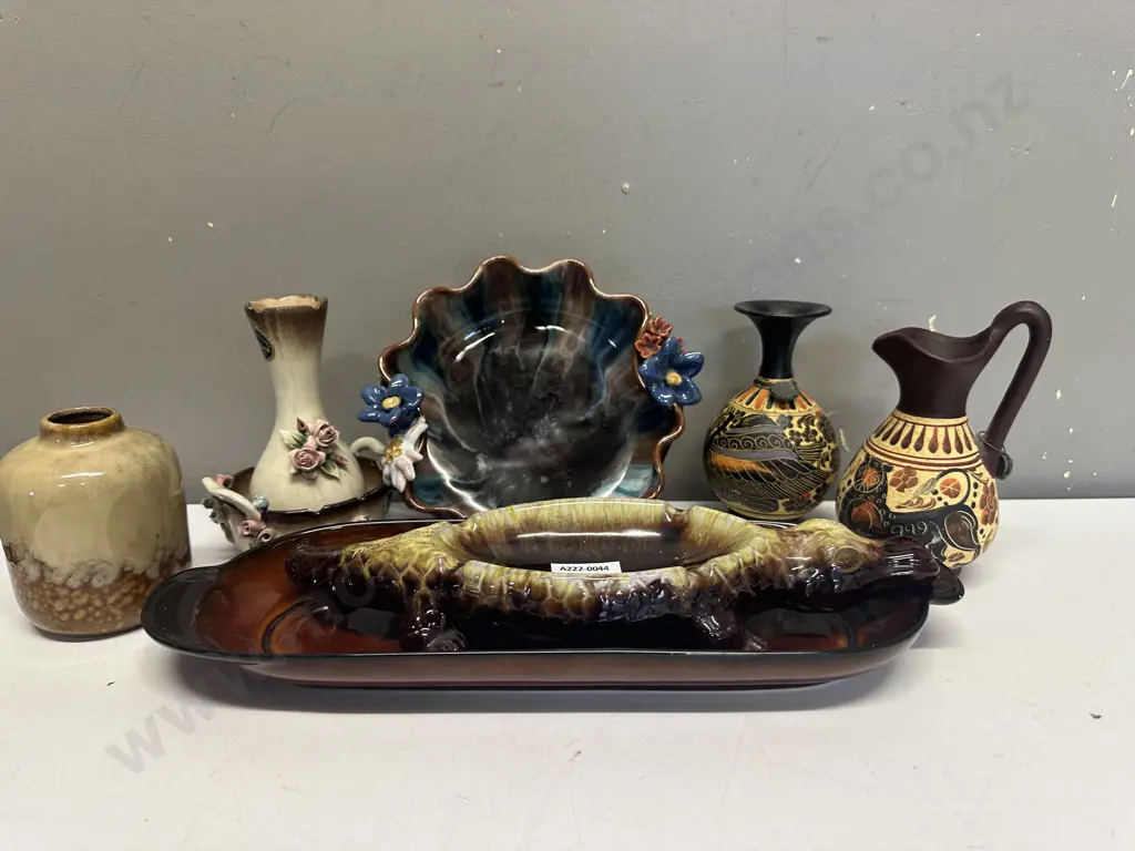 Selection of Pottery Items Image 1++