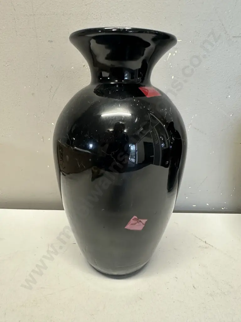 Black Vase With Red Square Detail H26cm Image 1++