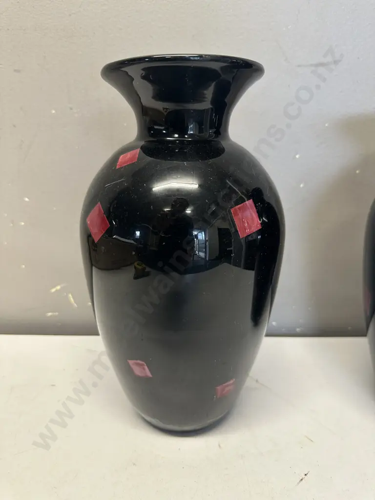 Black Vase With Red Square Detail H26cm Image 1++