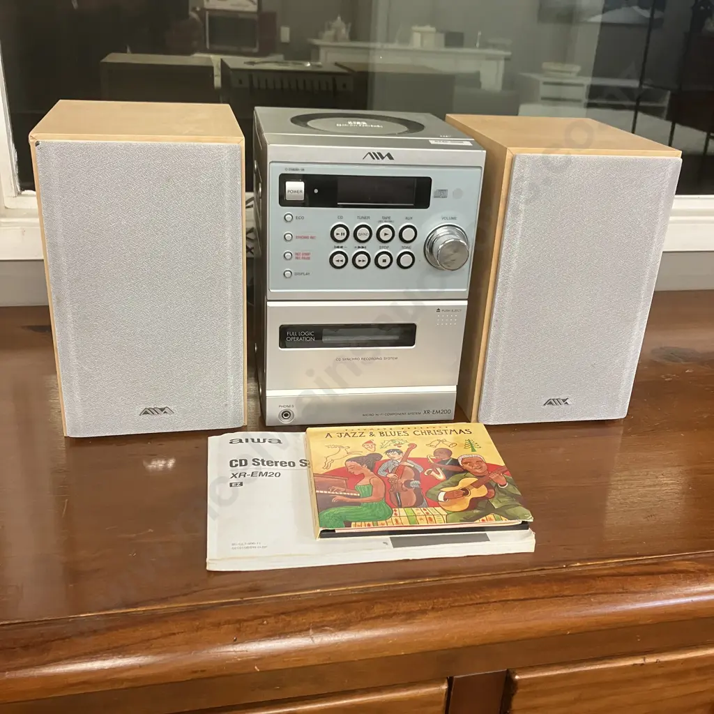 Aiwa Micro Hi-Fi System XR-EM200 With Instruction Manual & Jazz & Blues Christmas CD Image 1++