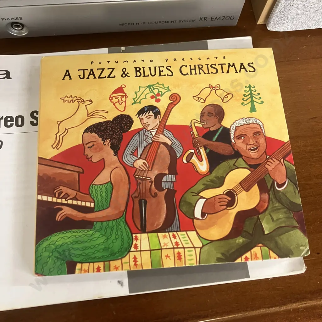 Aiwa Micro Hi-Fi System XR-EM200 With Instruction Manual & Jazz & Blues Christmas CD Image 1++