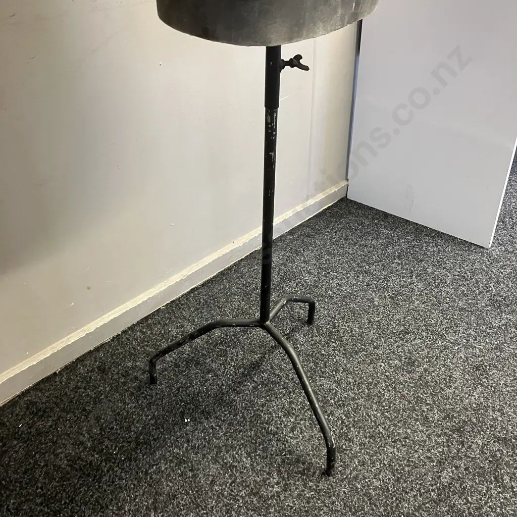 Female Body Form With Black Steel Base. 159cm Image 1++