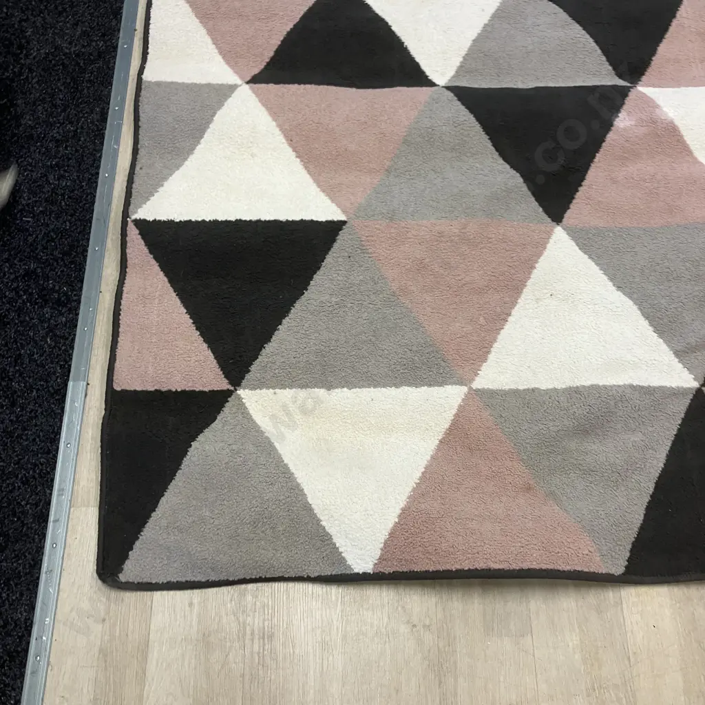Georgia Brand Floor Rug. 223 x 160cm - Modernist Black / Grey / Pink Colours (As Found) Image 1++