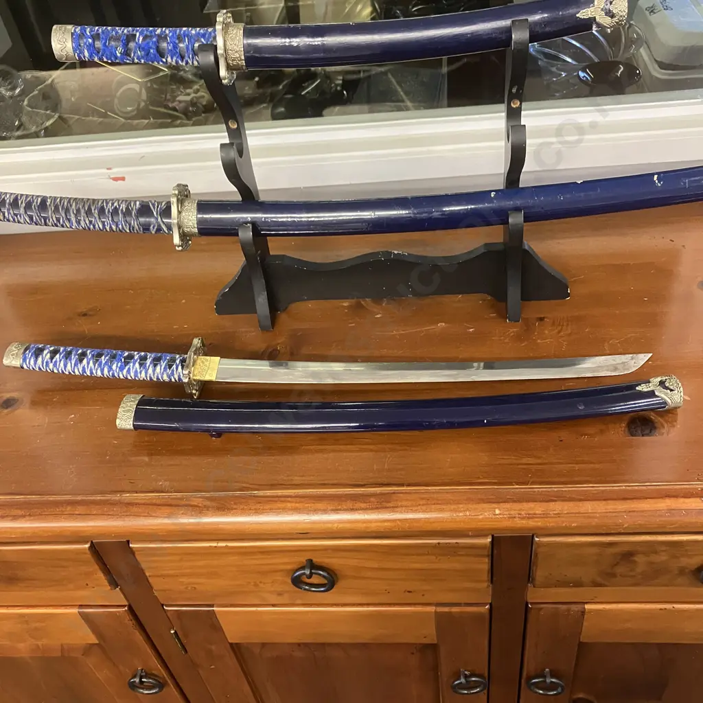 Three Piece Blue Katana Sword Set On Freestanding Display Stand Image 1++