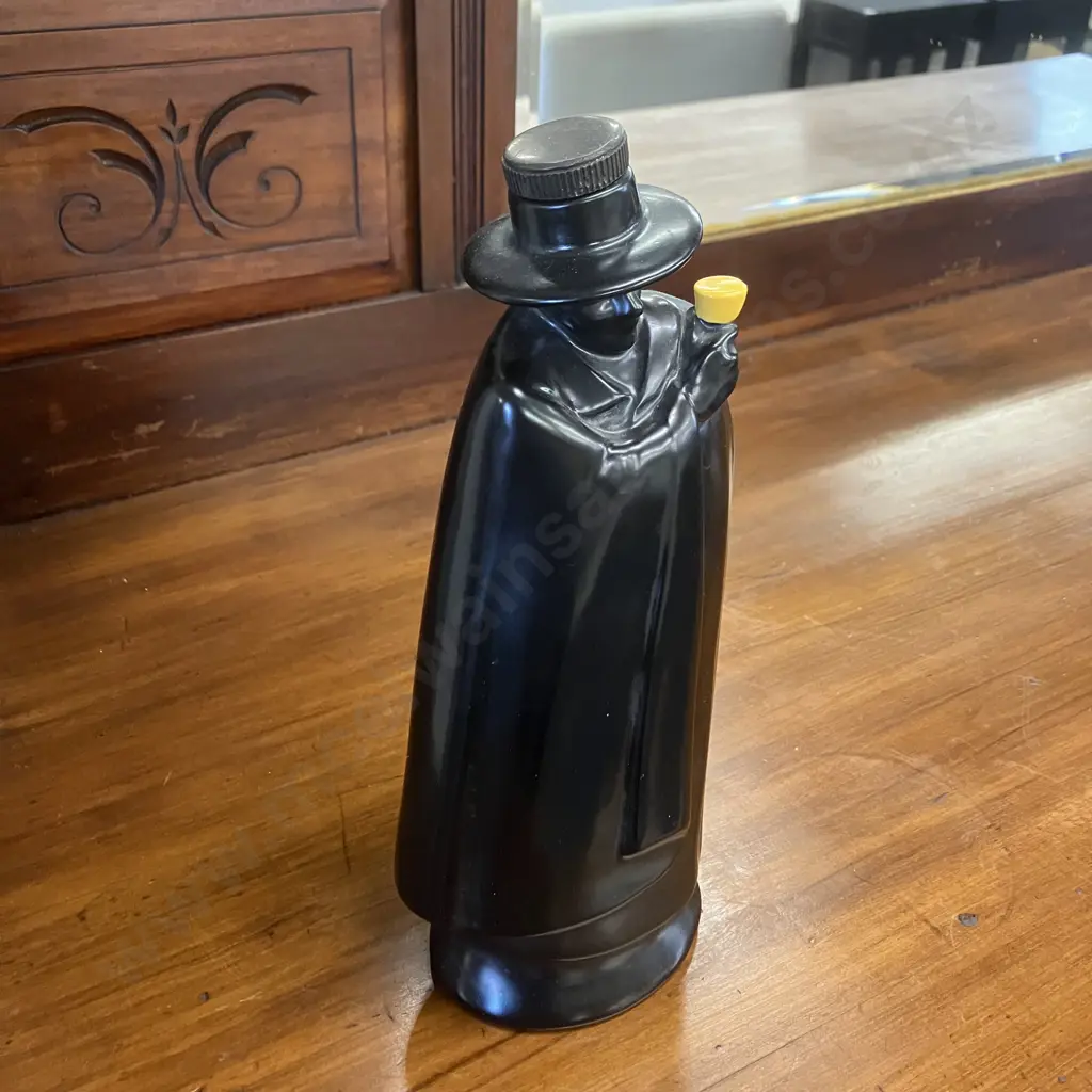 1963 Royal Doulton Collectable Sandeman Vintage Port  "The Don" Figural Decanter. 27cm Image 1++