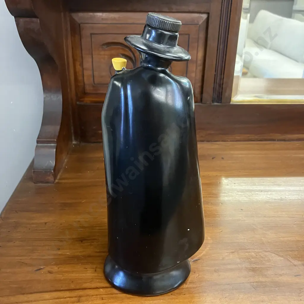 1963 Royal Doulton Collectable Sandeman Vintage Port  "The Don" Figural Decanter. 27cm Image 1++