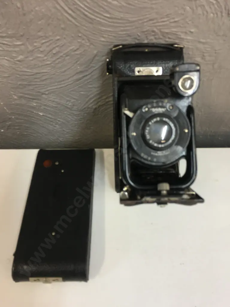 Vintage WW2 English Houghton Butcher Ensign Folding Film Camera And Case Image 1++