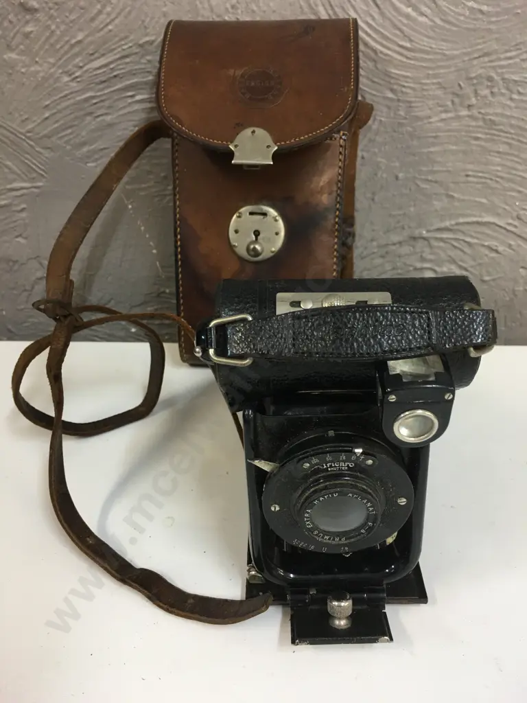 Vintage WW2 English Houghton Butcher Ensign Folding Film Camera And Case Image 1++