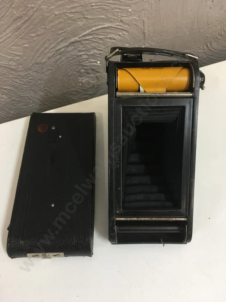 Vintage WW2 English Houghton Butcher Ensign Folding Film Camera And Case Image 1++