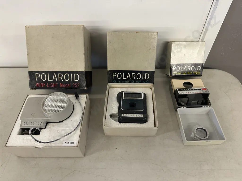 POLAROID Close-up Kit #583, Photoelectric Shutter #440 & Wink-Light Model 252 - Come In Original Boxes Image 1++