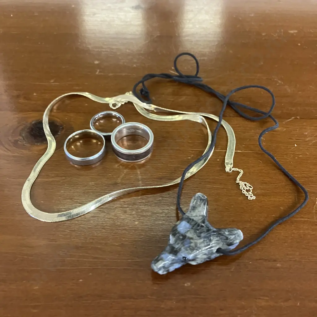 Stone Wolf Pendant Necklace, Silver Ring Stamped 925, Silver Colour Rings & Gold Colour Necklace Image 1++
