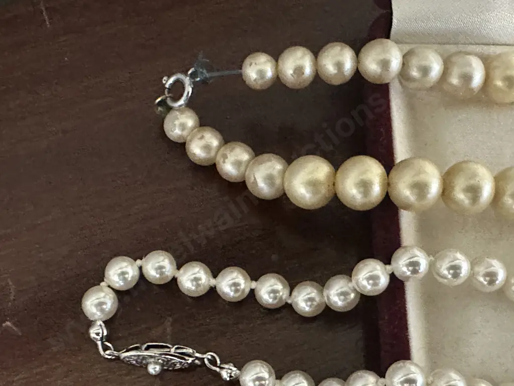 Selection Of Vintage Pearl Style Necklaces  Image 1++