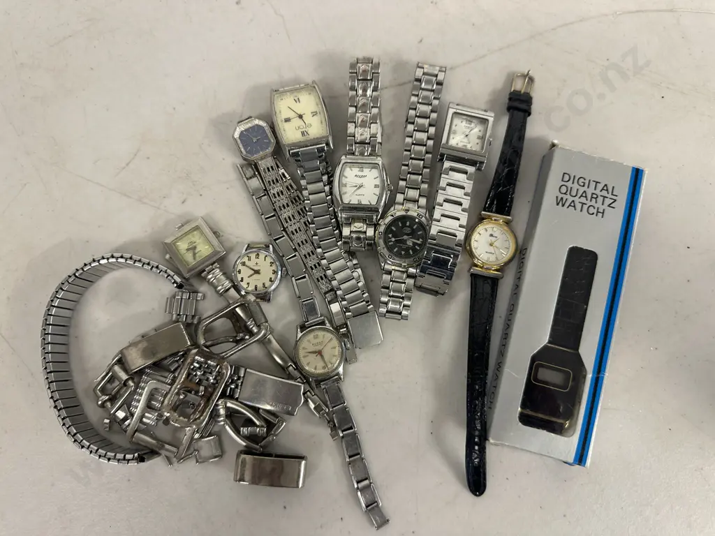 Selection Of Vintage Watches & Parts Image 1++
