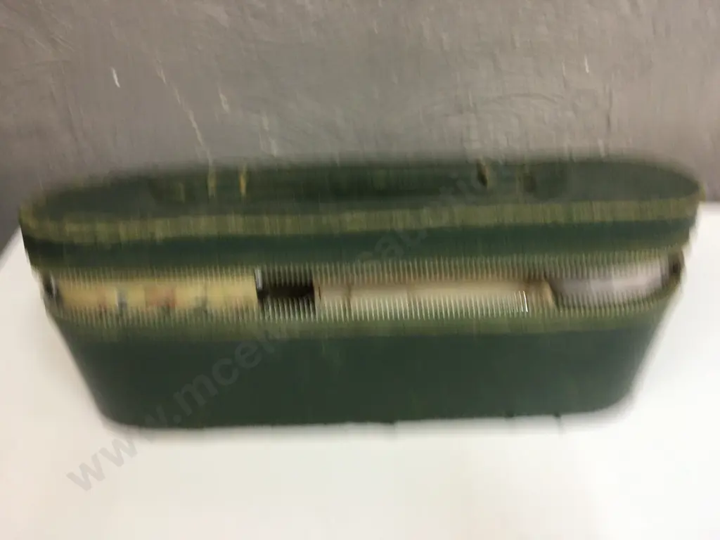 Vintage Grooming & Make-up  Travel Case Image 1++