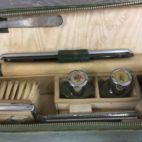 Vintage Grooming & Make-up  Travel Case