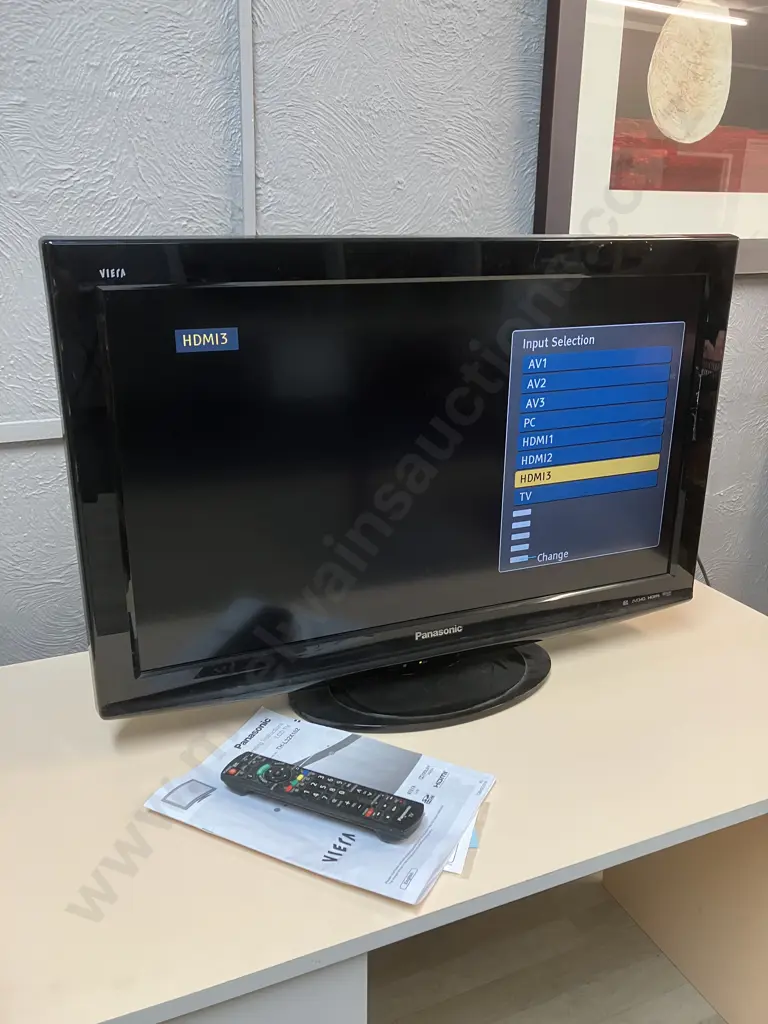 Panasonic Viera 32" LCD TV Model TH-L32X10Z, Built In Freeview, With Remote Control & Instructions Image 1++