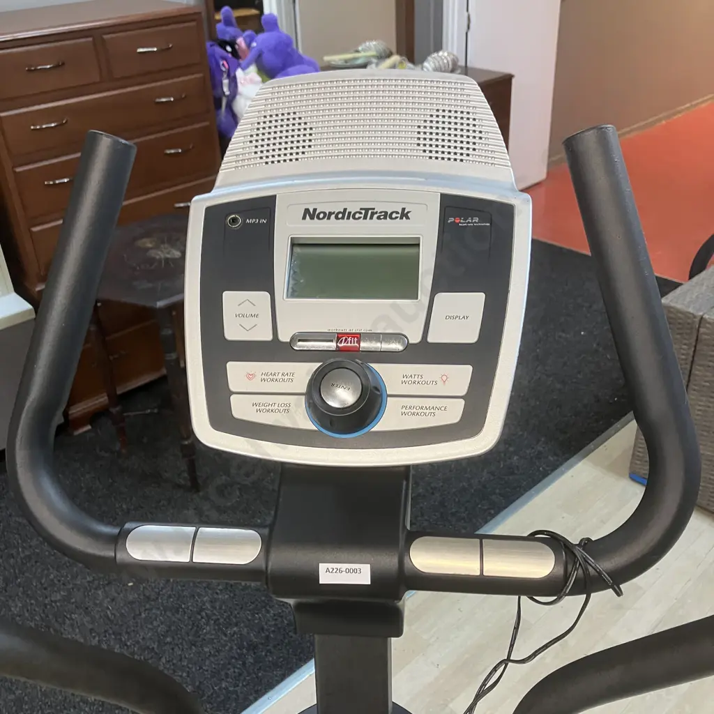 NordicTrack E4.0 Elliptical Crosstrainer Image 1++