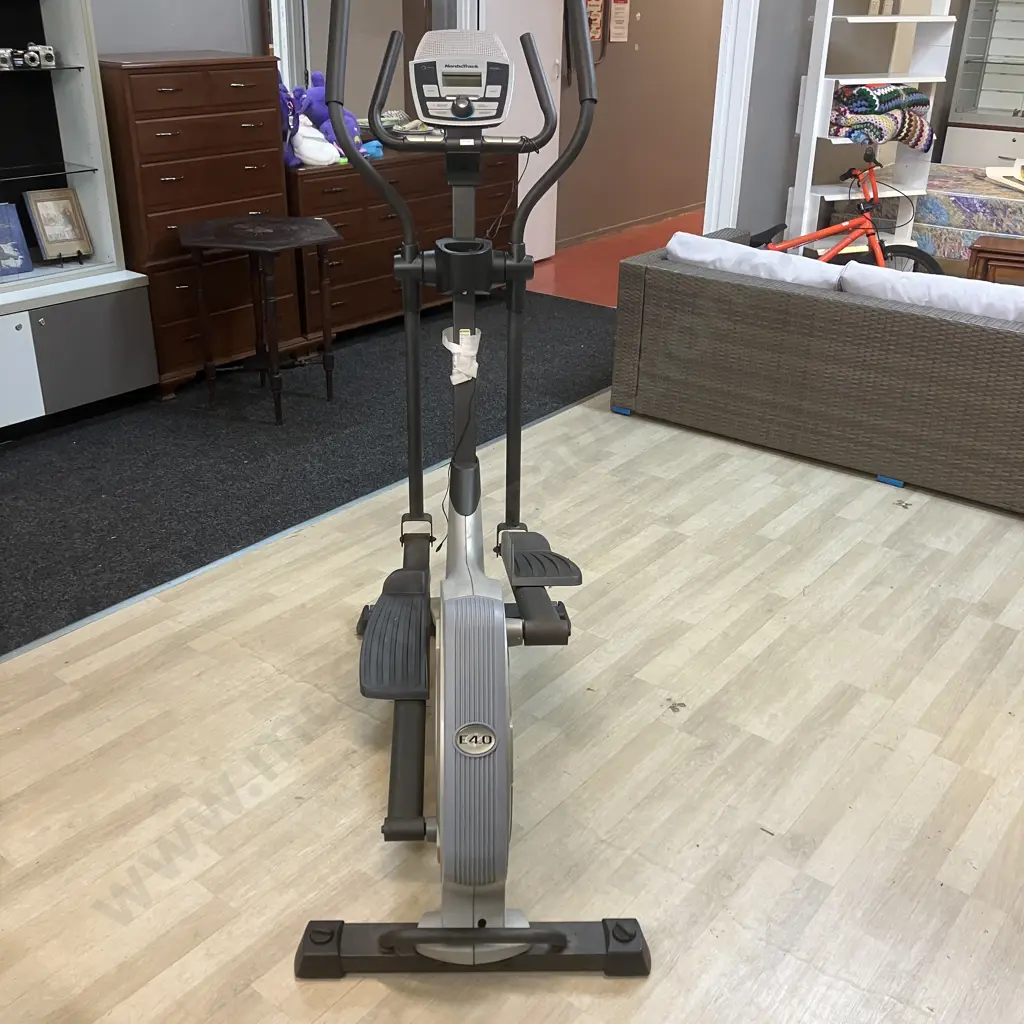 NordicTrack E4.0 Elliptical Crosstrainer Image 1++