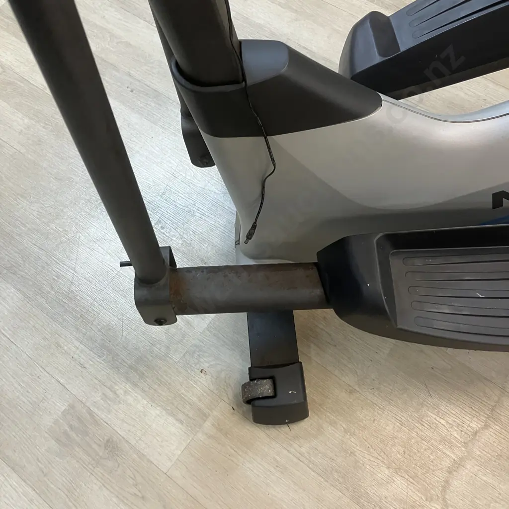 NordicTrack E4.0 Elliptical Crosstrainer Image 1++