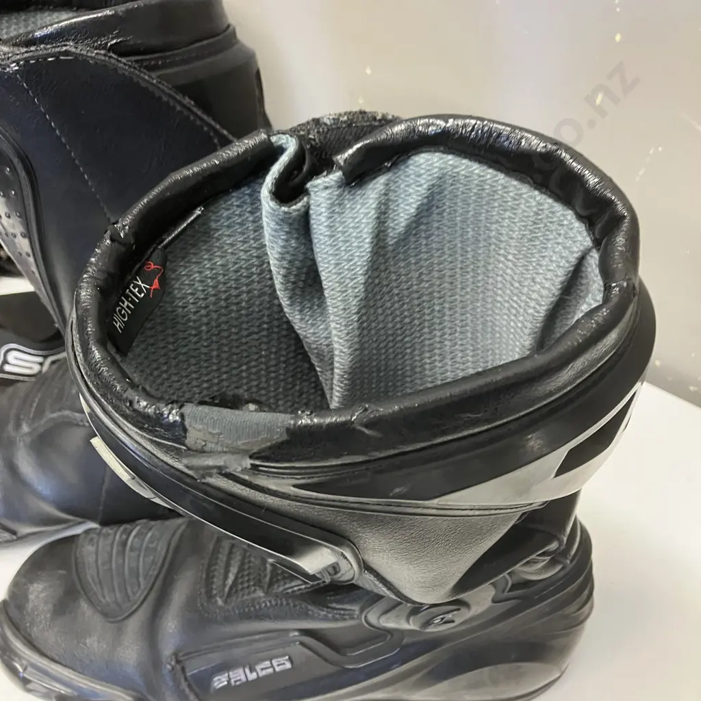 Falco Sz 44 Bike Boots, Scott Goggles, Black Helmet (As Found) Image 1++