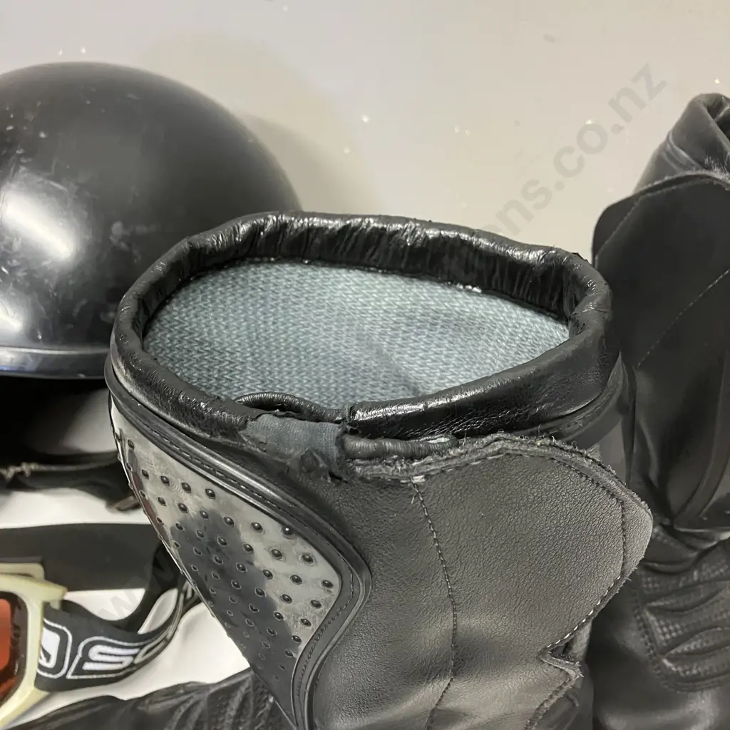 Falco Sz 44 Bike Boots, Scott Goggles, Black Helmet (As Found) Image 1++